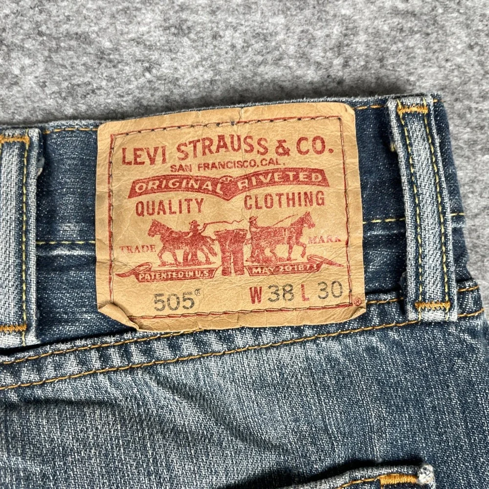 Vintage Levi's Jeans Mens 38x30 Blue 505 Straight Fit Denim Distressed Fade Y2K